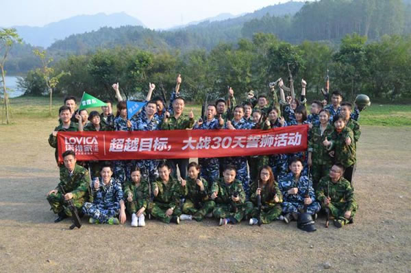 諾維家營(yíng)銷(xiāo)中心戶外拓展展現(xiàn)團(tuán)隊(duì)風(fēng)采