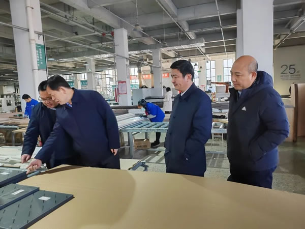 歐普資訊丨市常委、秘書長(zhǎng)薛峰等領(lǐng)導(dǎo)蒞臨山東歐普家居集團(tuán)指導(dǎo)調(diào)研
