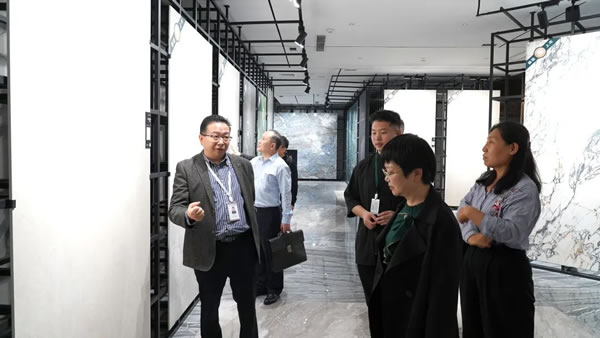 連續(xù)四屆！德利豐巖板榮獲金巖獎“2023年度影響力巖板品牌”