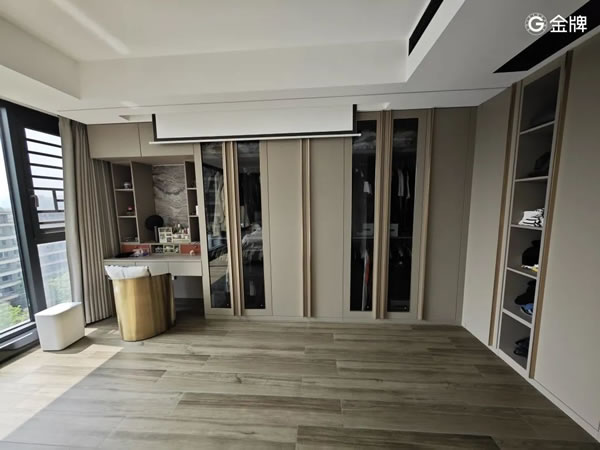 金牌衣柜·4房2廳意式輕奢，超大落地窗的采光自由