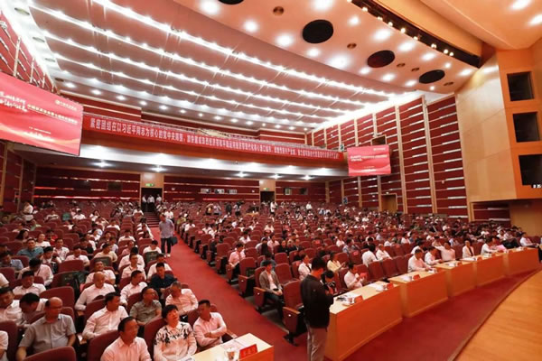 合生雅居高端板木定制受邀參加中國家具協(xié)會第七屆四次理事會