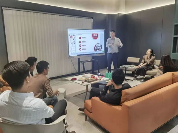 向高定標(biāo)桿學(xué)習(xí) 科德貝爾省級(jí)公司高定交流會(huì)在黔舉行