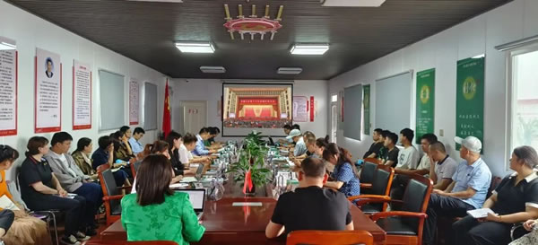 ?歐普資訊丨歐普家居集團工會委員會組織全體工會會員學習中國工會第十八次全國代表大會會議精神，積極擔當新時代使命任務。