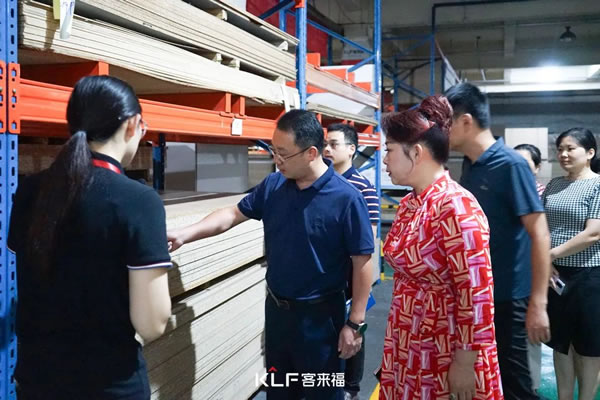 熱烈歡迎蕪湖市鏡湖區(qū)領(lǐng)導(dǎo)一行蒞臨客來(lái)福參觀考察！