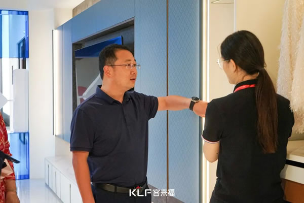 熱烈歡迎蕪湖市鏡湖區(qū)領(lǐng)導(dǎo)一行蒞臨客來(lái)福參觀考察！