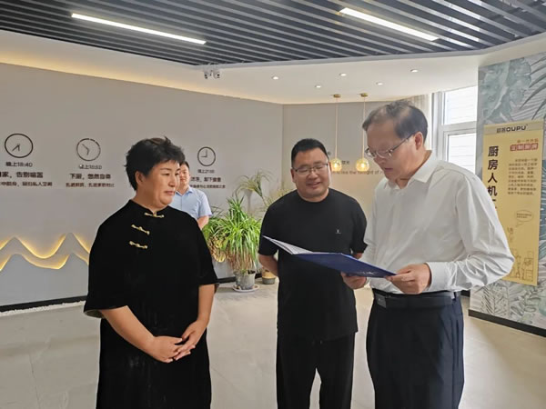 歐普資訊丨蘭山區(qū)委書記孫德士蒞臨歐普家居集團(tuán)調(diào)研指導(dǎo)
