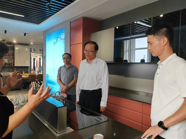 歐普資訊丨蘭山區(qū)委書記孫德士蒞臨歐普家居集團(tuán)調(diào)研指導(dǎo)