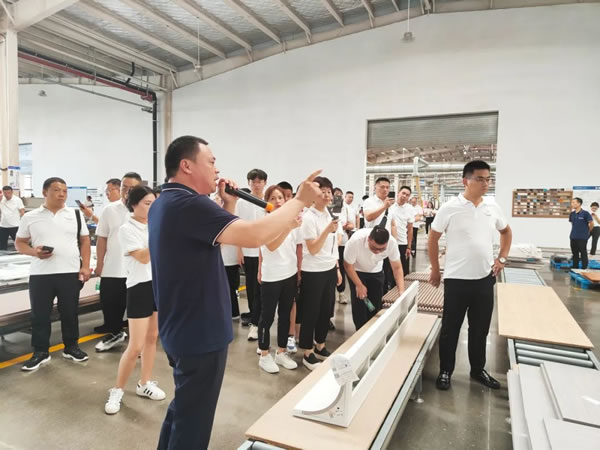 奮勇·向未來(lái) | 佰麗愛(ài)家整家定制2023年中戰(zhàn)略峰會(huì)圓滿落幕