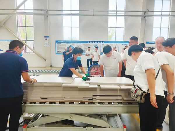 奮勇·向未來(lái) | 佰麗愛(ài)家整家定制2023年中戰(zhàn)略峰會(huì)圓滿落幕