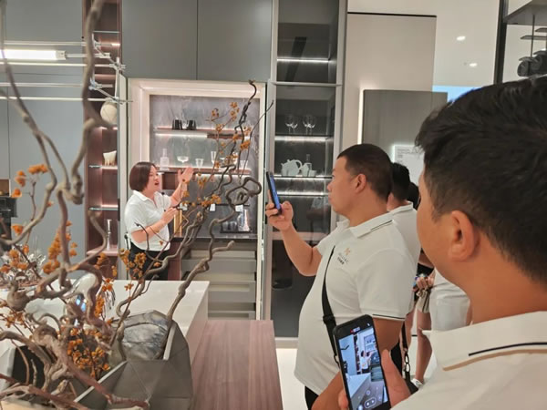奮勇·向未來(lái) | 佰麗愛(ài)家整家定制2023年中戰(zhàn)略峰會(huì)圓滿落幕
