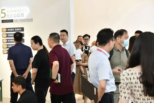 中國建博會（廣州）首日 兔寶寶全屋定制重磅亮相！