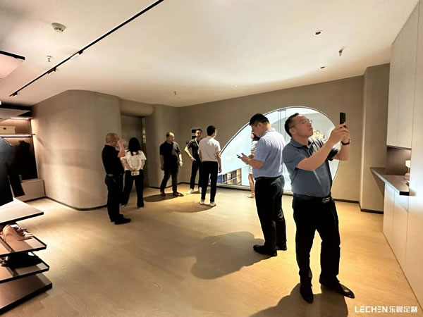 【樂晨定制】熱烈歡迎廣東省定制家居協(xié)會一行參觀指導!