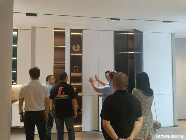 【樂晨定制】熱烈歡迎廣東省定制家居協(xié)會一行參觀指導!