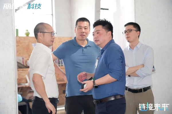 重磅！麗維家發(fā)布行業(yè)首款板材防偽系統(tǒng)“沃爾法”