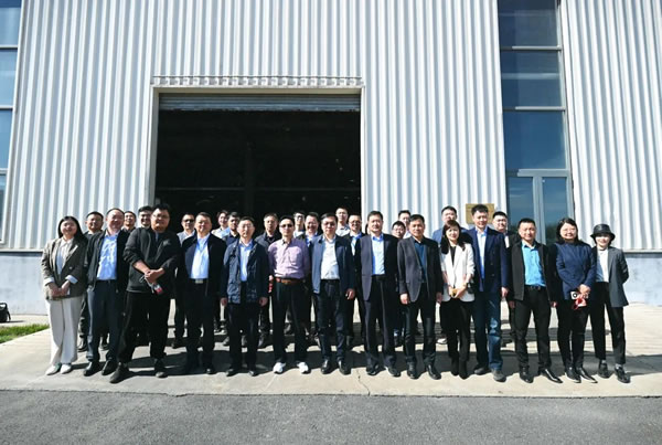各省市通信管理局走進(jìn)曲美家居，調(diào)研工業(yè)互聯(lián)網(wǎng)標(biāo)識應(yīng)用場景