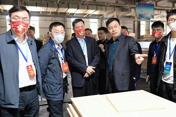 各省市通信管理局走進(jìn)曲美家居，調(diào)研工業(yè)互聯(lián)網(wǎng)標(biāo)識應(yīng)用場景