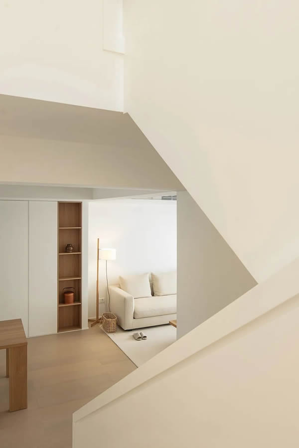 歐雅尊全屋定制|180m2現(xiàn)代原木風(fēng)，喧囂生活里的寧靜時光