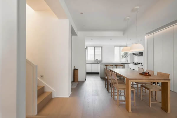 歐雅尊全屋定制|180m2現(xiàn)代原木風(fēng)，喧囂生活里的寧靜時光