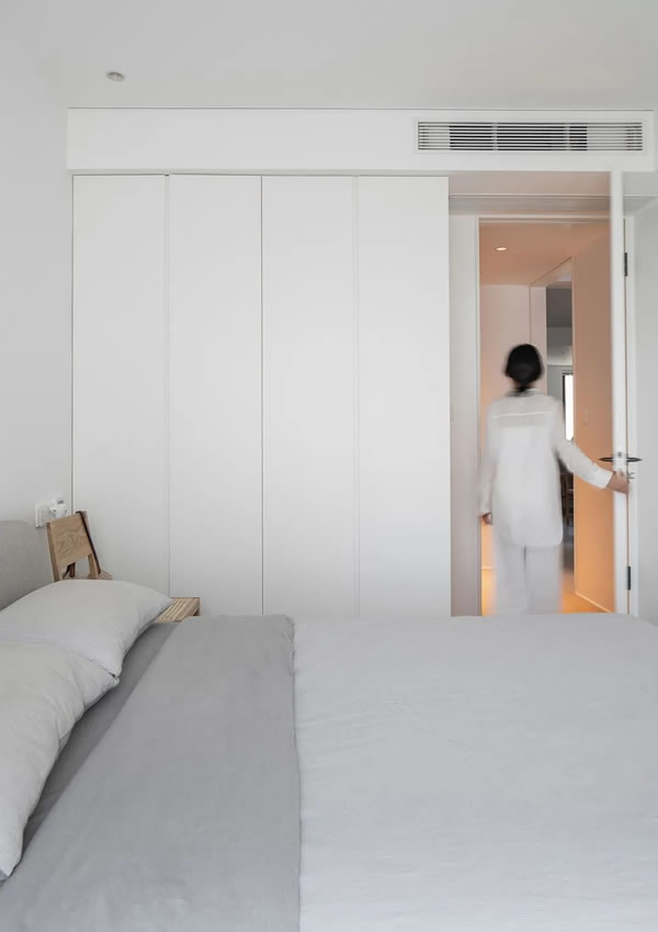 歐雅尊全屋定制|180m2現(xiàn)代原木風(fēng)，喧囂生活里的寧靜時光