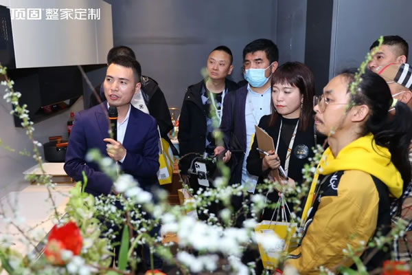 直擊展會(huì)盛況！頂固再度亮相2023廣州定制展，現(xiàn)場(chǎng)氛圍熱烈
