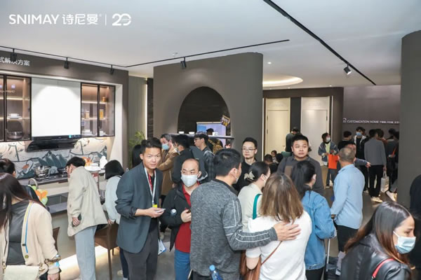 展會(huì)首日| 詩(shī)尼曼整家定制從容抵達(dá)，春暖花開(kāi)！