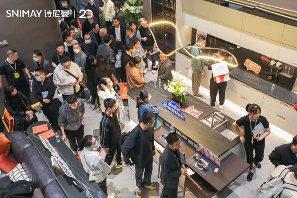 展會(huì)首日| 詩(shī)尼曼整家定制從容抵達(dá)，春暖花開(kāi)！