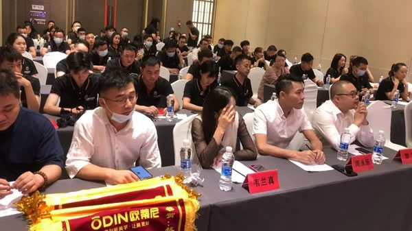 七大戰(zhàn)區(qū) | 歐蒂尼集團(tuán)董事長(zhǎng)、副總經(jīng)理一行走訪市場(chǎng)，賦能終端