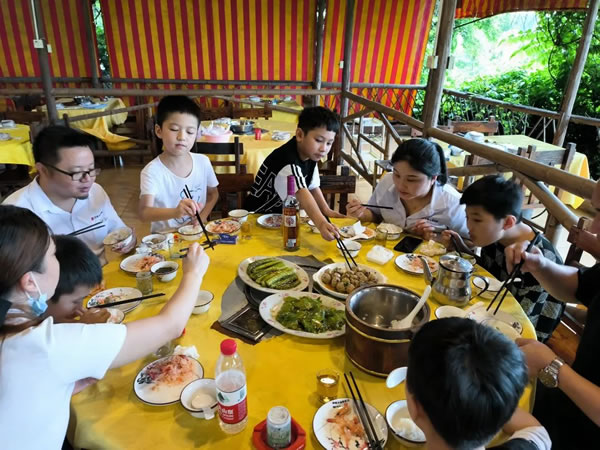 8月團(tuán)建特輯| 沃格員工家屬暑假歡送會(huì)-南海影視城之旅