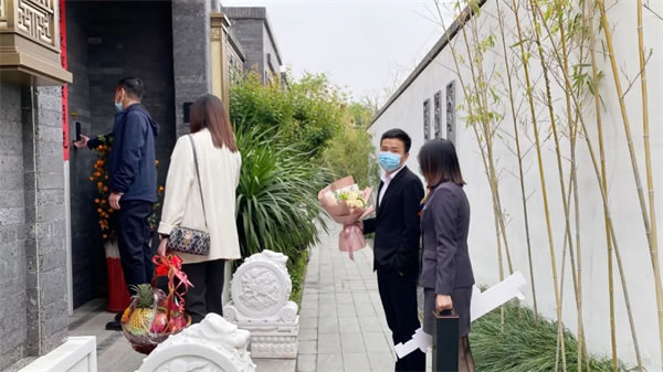 記紅星美凱龍與百乘定制管理者共同上門回訪行動