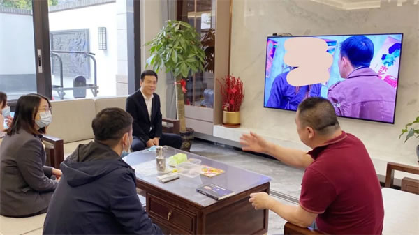 記紅星美凱龍與百乘定制管理者共同上門回訪行動