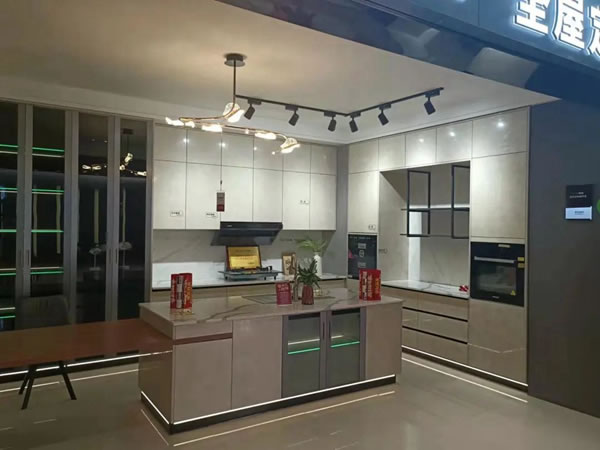 熱烈祝賀淇縣帥太旗艦店盛大開業(yè)！