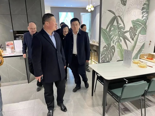 蘭山區(qū)區(qū)長(zhǎng)劉波一行蒞臨歐普家居集團(tuán)視察指導(dǎo)