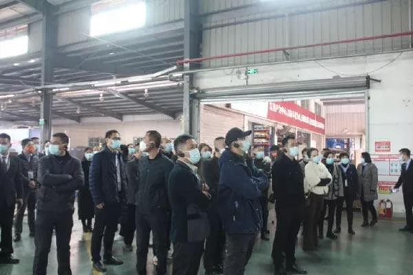 搶占輕奢新賽道，數(shù)十位經(jīng)銷(xiāo)商參加伊百麗輕奢定制2021年終財(cái)富盛典