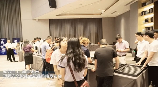 逆勢(shì)而上，奮勇向前 ▏2021年，頂固全屋定制用行動(dòng)詮釋讓您放心！
