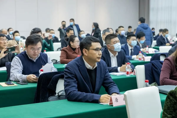 再獲雙獎殊榮|瑪格全屋定制榮獲“巴南區(qū)優(yōu)秀民營企業(yè)”，唐斌董事長獲 “巴南區(qū)優(yōu)秀民營企業(yè)家”稱號！
