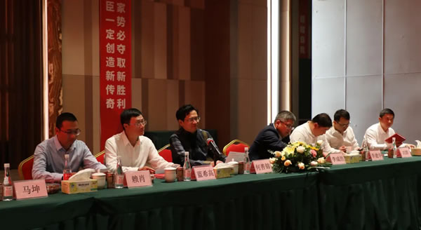 南康區(qū)委書記何善錦一行蒞臨A家總部參觀指導(dǎo)工作
