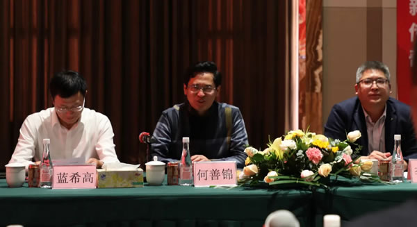 南康區(qū)委書記何善錦一行蒞臨A家總部參觀指導(dǎo)工作