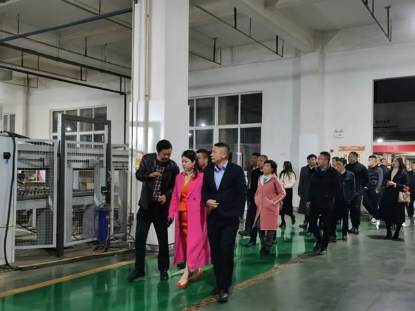 BOSS商學老師、企業(yè)家一行蒞臨客來福全屋定制考察指導！