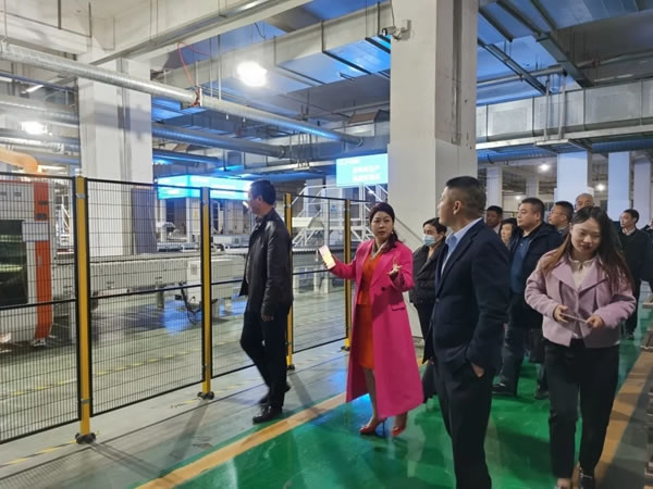 BOSS商學老師、企業(yè)家一行蒞臨客來福全屋定制考察指導！