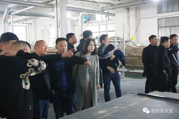 合肥市建材商會一行蒞臨雅麗家家居參觀指導(dǎo)