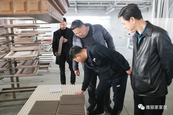 合肥市建材商會一行蒞臨雅麗家家居參觀指導(dǎo)