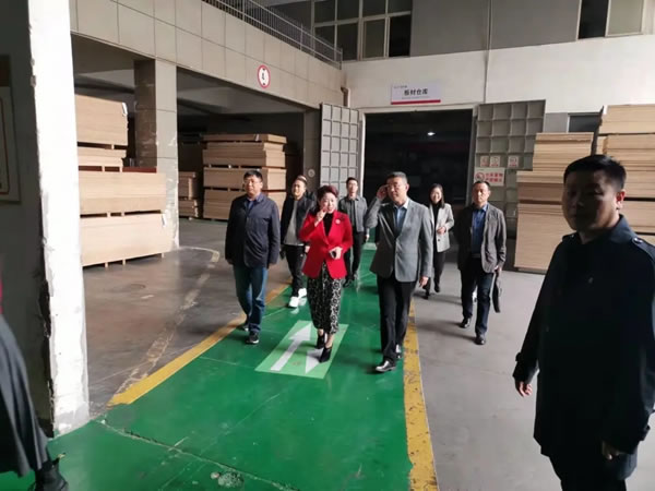 瑤海復(fù)興置業(yè)投資公司單總一行蒞臨客來福全屋定制考察指導(dǎo)