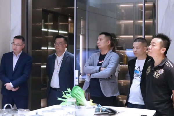 CBD家居董事及領(lǐng)導(dǎo)一行蒞臨BSPH寶思派智能家居參觀交流