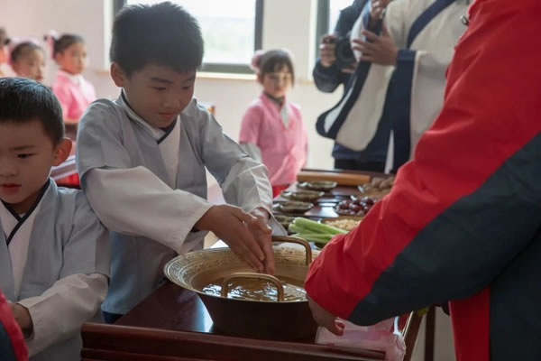 柏廚家居|海智小學(xué)“柏學(xué)堂”正式落地，“柏愛無疆”系列公益活動持續(xù)開展