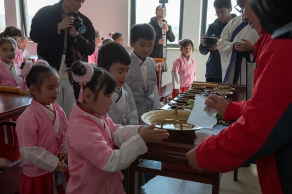 柏廚家居|海智小學(xué)“柏學(xué)堂”正式落地，“柏愛無疆”系列公益活動持續(xù)開展