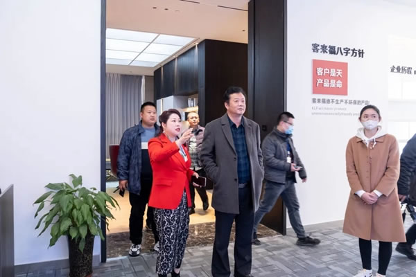 瑤海區(qū)調(diào)研組領(lǐng)導(dǎo)一行蒞臨客來福全屋定制開展專項調(diào)研