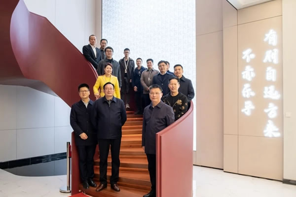 郵政管理局、中國(guó)科學(xué)技術(shù)大學(xué)考察團(tuán)蒞臨客來(lái)福全屋定制調(diào)研！