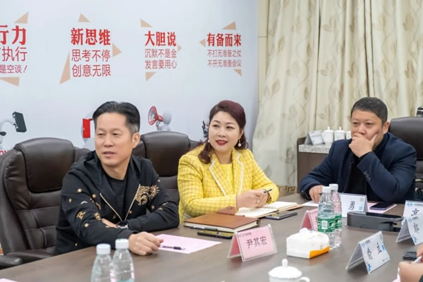 郵政管理局、中國(guó)科學(xué)技術(shù)大學(xué)考察團(tuán)蒞臨客來(lái)福全屋定制調(diào)研！