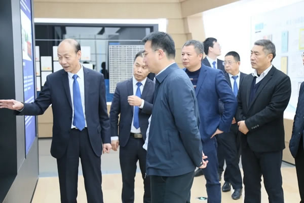 開拓合作 共贏發(fā)展新局面 | 資溪縣縣委副書記、縣長饒源中一行蒞臨云峰莫干山全屋定制