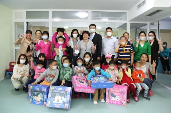 愛心義賣 情暖校園丨亞丹家居支持慈善義賣 為合成小學(xué)捐贈愛心善款